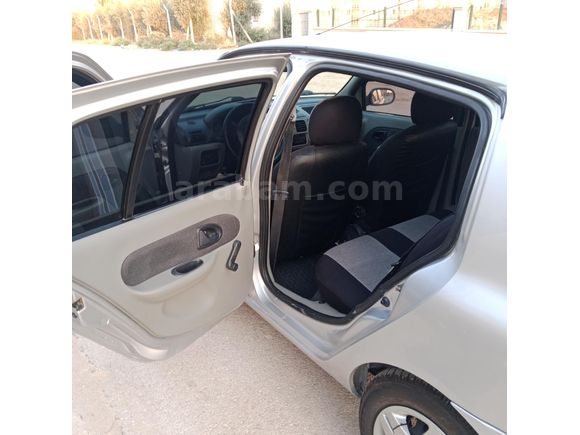 ACiL Sahibinden Renault Clio 1.4 Authentique 2005 Model