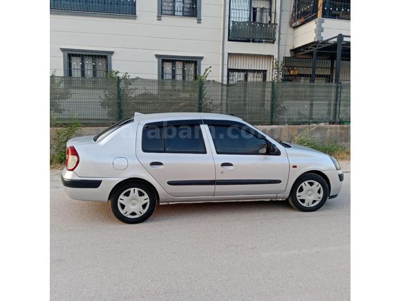 ACiL Sahibinden Renault Clio 1.4 Authentique 2005 Model