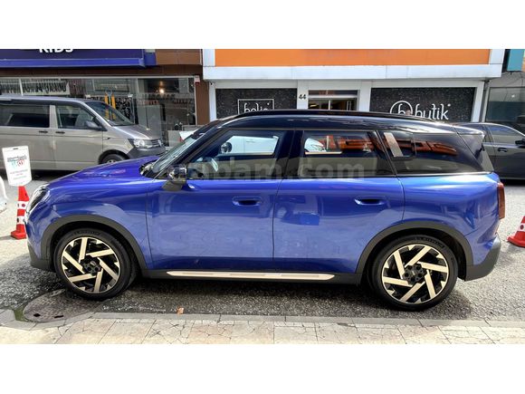 Sahibinden Hatasız 12.000 km’de Mini Countryman E Favoured 2024 Model 19 jant Ambiyans'lı