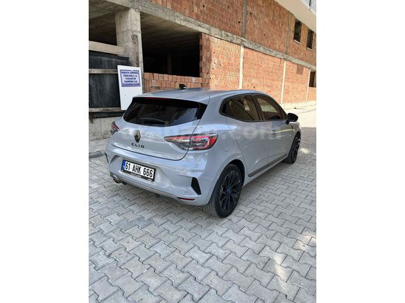 Sahibinden Renault Clio 1.0 TCe Techno Esprit Alpine 2024 Model 