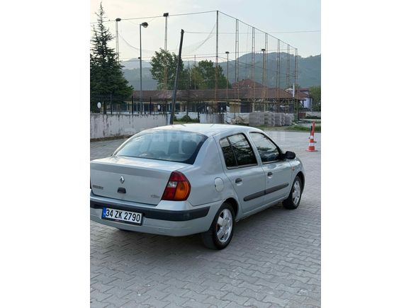 Galeriden Renault Clio 1.6 Dynamique 2003 Model Düzce