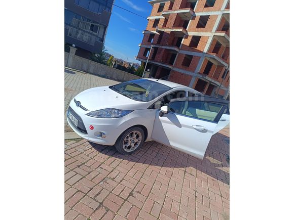 Sahibinden Ford Fiesta 1.4 TDCi Titanium X 2012 Model  230.000 km Beyaz