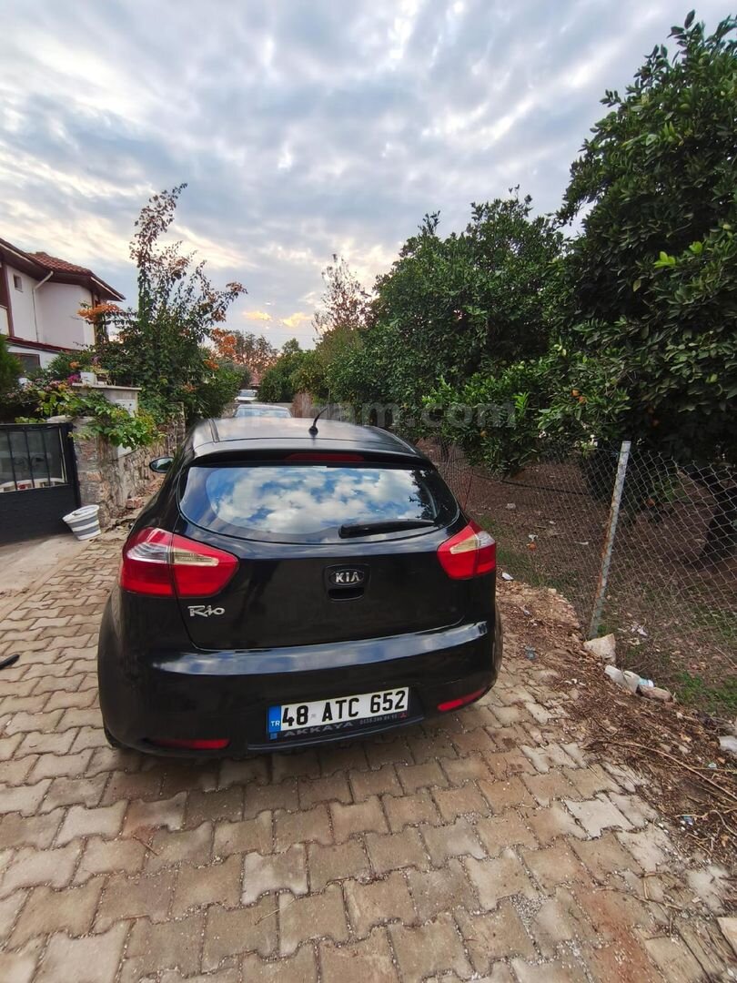 Sahibinden Kia Rio 1.25 CVVT Fancy 2012 Model 3