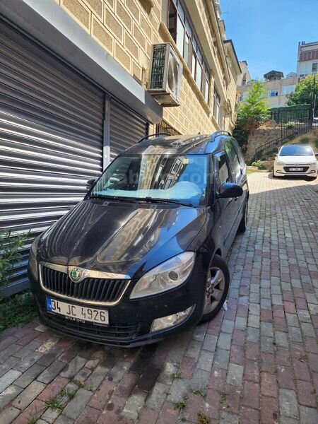 Sahibinden Skoda Roomster 1.6 TDI Panaroma 2012 Model İstanbul 275.000 km Siyah