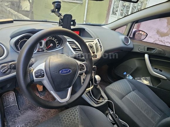 Acil fiyat düştü  1.4 TDCi Titanium 2011 Model