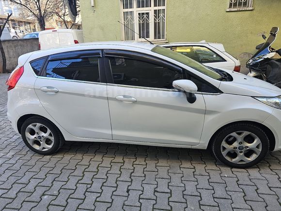 Acil fiyat düştü  1.4 TDCi Titanium 2011 Model