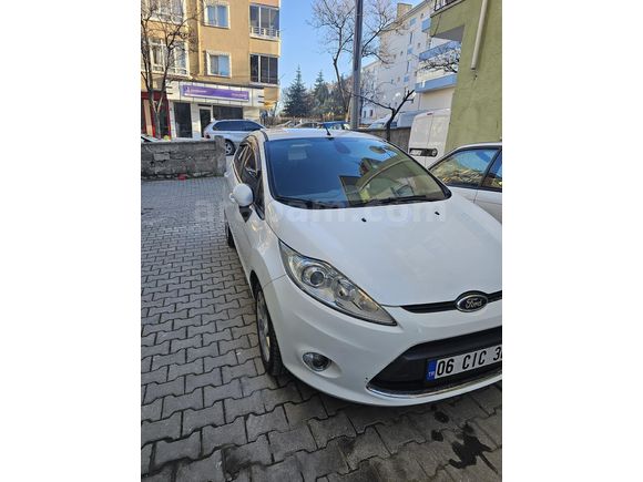 Acil fiyat düştü  1.4 TDCi Titanium 2011 Model