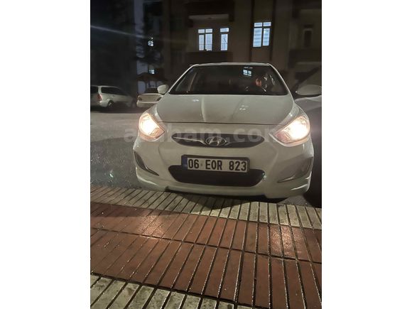 Sahibinden Hyundai Accent Blue 1.6 CRDI Mode Plus 2013 Model  223.000 km Beyaz