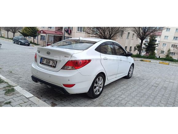 Sahibinden Hyundai Accent Blue 1.6 CRDI Mode Plus 2014 Model  150.000 km Beyaz