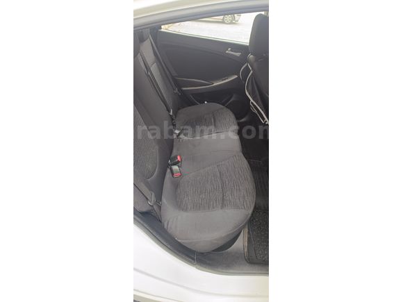 Sahibinden Hyundai Accent Blue 1.6 CRDI Mode Plus 2014 Model  150.000 km Beyaz