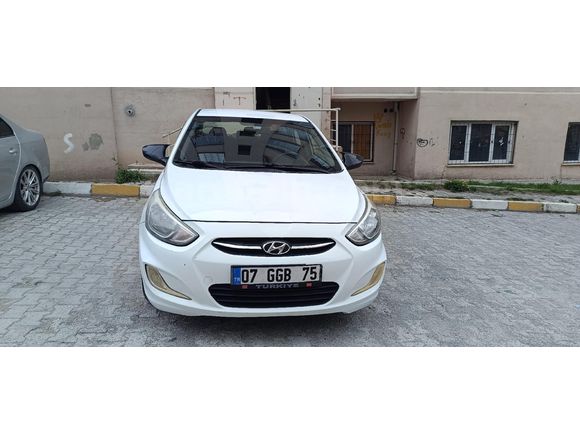 Sahibinden Hyundai Accent Blue 1.6 CRDI Mode Plus 2014 Model  150.000 km Beyaz