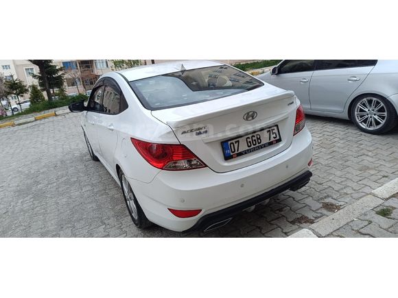 Sahibinden Hyundai Accent Blue 1.6 CRDI Mode Plus 2014 Model  150.000 km Beyaz