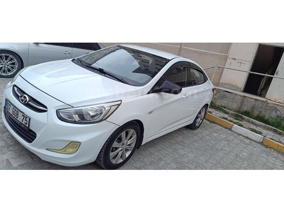 Sahibinden Hyundai Accent Blue 1.6 CRDI Mode Plus 2014 Model  150.000 km Beyaz