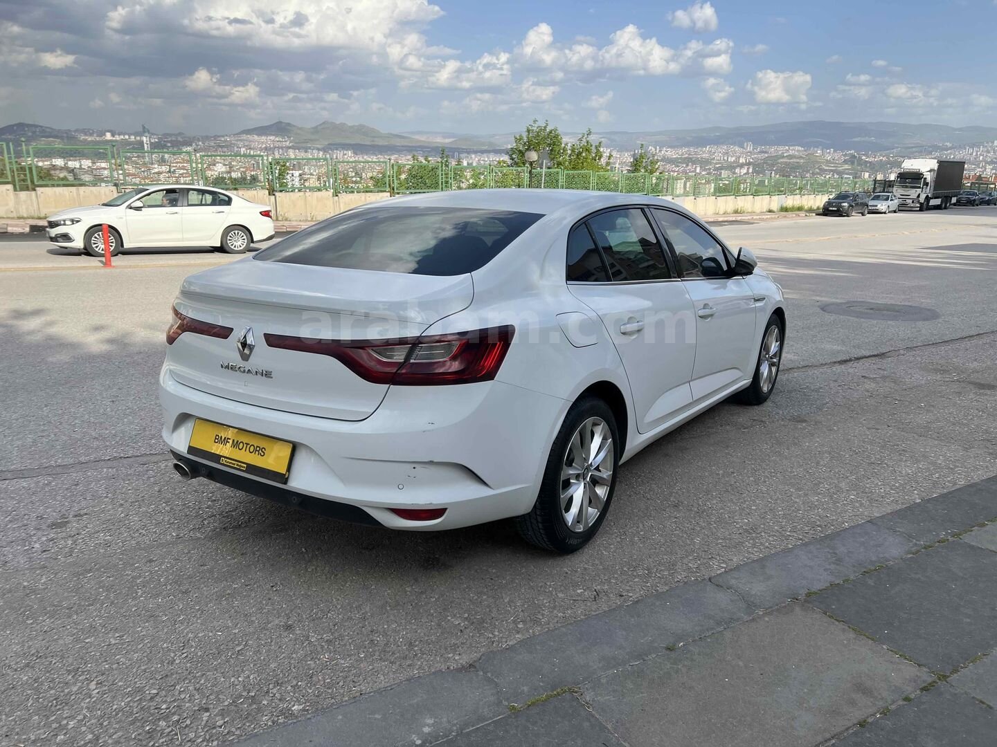 Galeriden Renault Megane 1.5 dCi Icon 2019 Model Ankara 227.000 km Beyaz 2