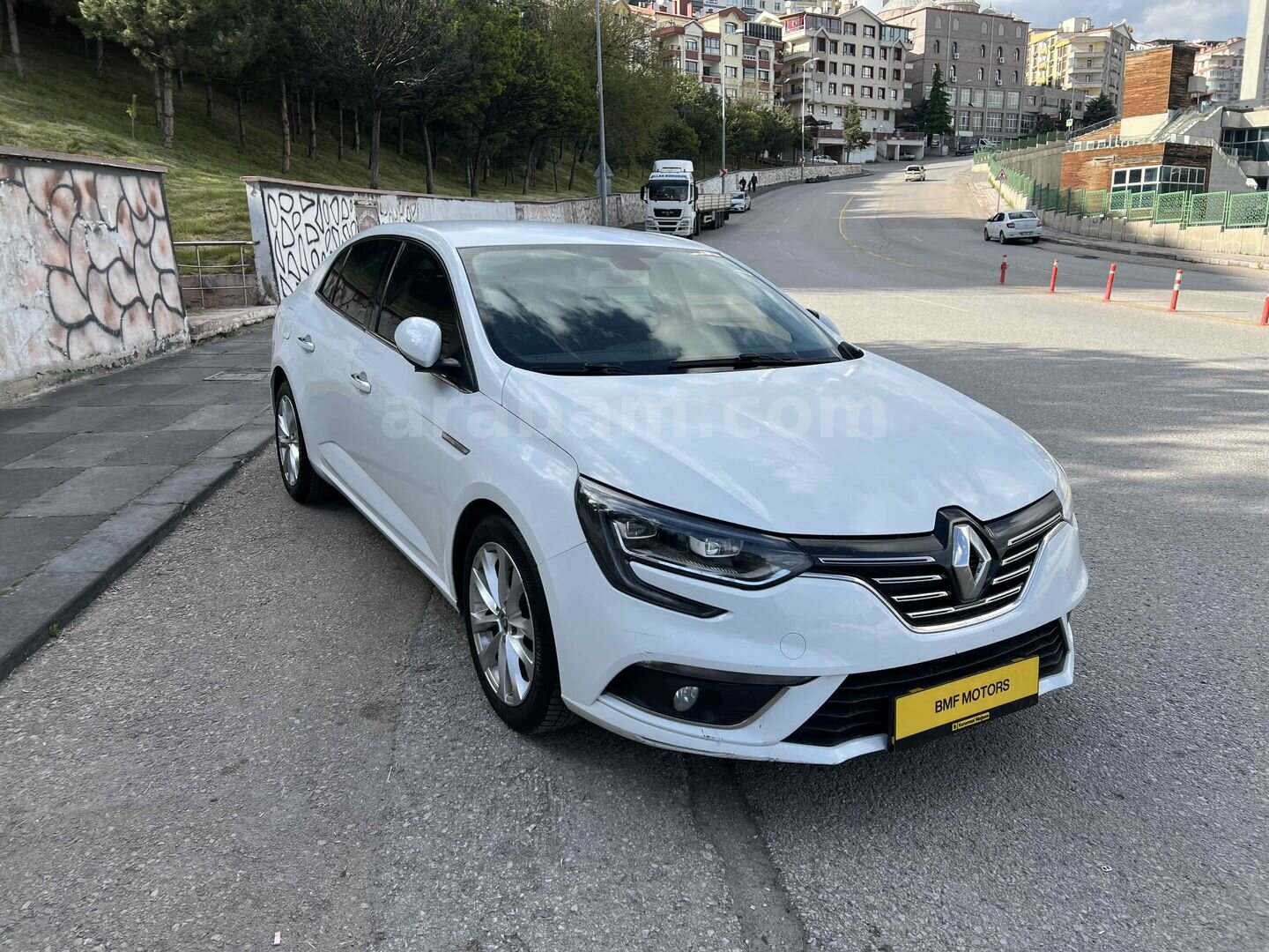 Galeriden Renault Megane 1.5 dCi Icon 2019 Model Ankara 227.000 km Beyaz 1