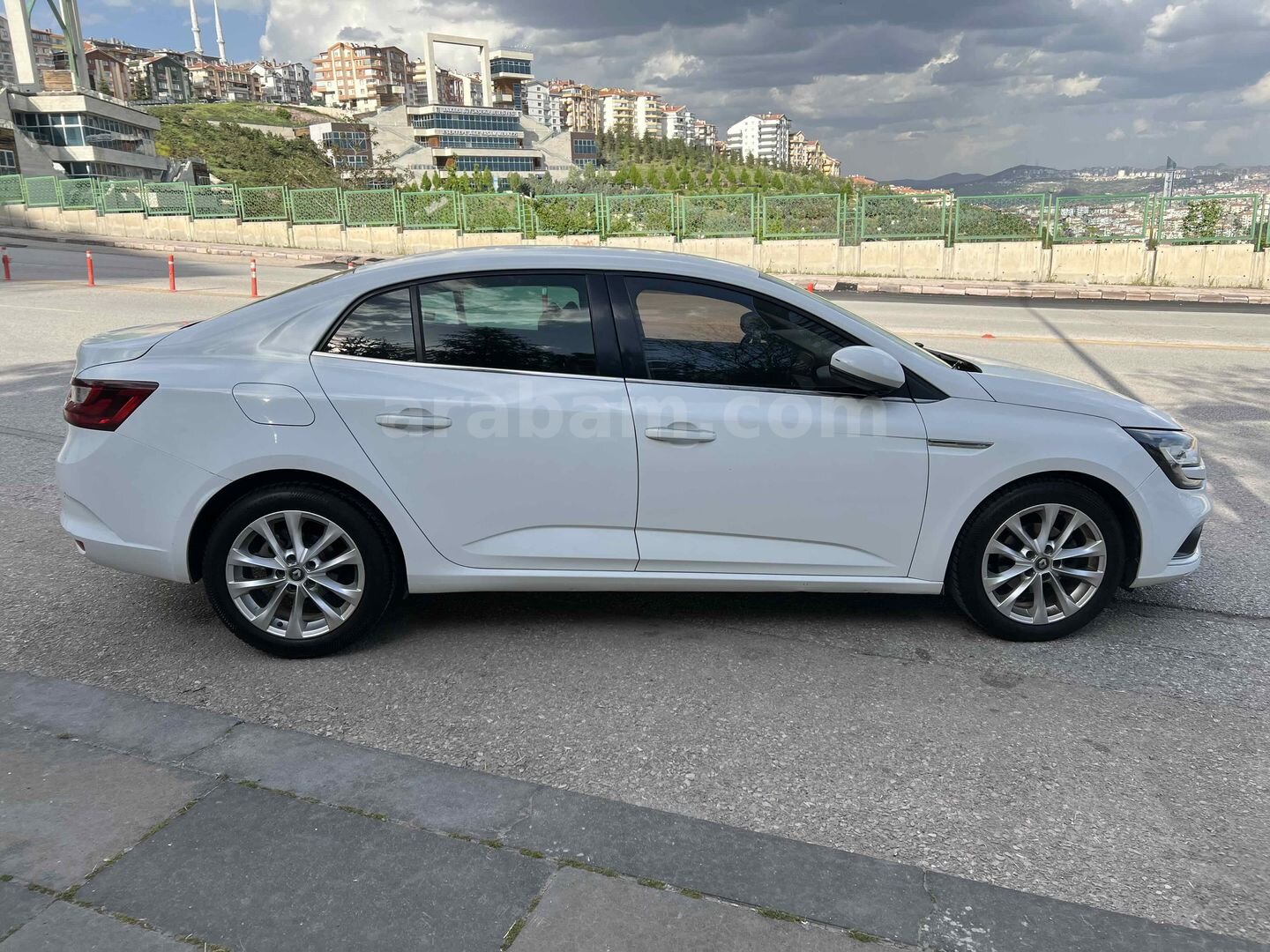 Galeriden Renault Megane 1.5 dCi Icon 2019 Model Ankara 227.000 km Beyaz 4
