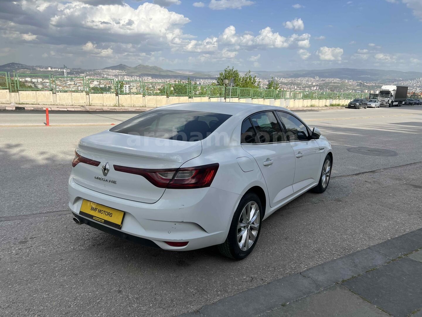 Galeriden Renault Megane 1.5 dCi Icon 2019 Model Ankara 227.000 km Beyaz 3
