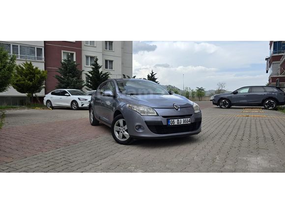 Sahibinden Renault Megane 1.5 dCi Expression 2011 Model sadece ön tampon çizikten dolayı boyalı