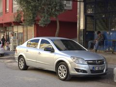 TEK PARÇA BOYALI, DEĞİŞENSİZ. OTOMATİK OPEL ASTRA. TAKASA AÇIKTIR.