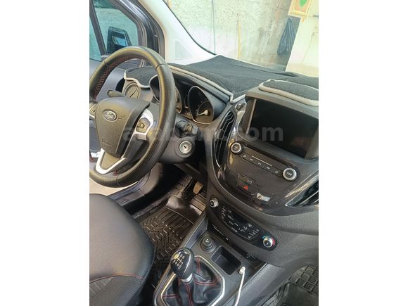 Sahibinden Ford Tourneo Courier 1.5 TDCi Titanium Plus 2023 Modeli