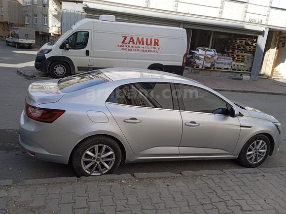 Sahibinden Renault Megane 1.5 Blue DCI Touch 2020 Model