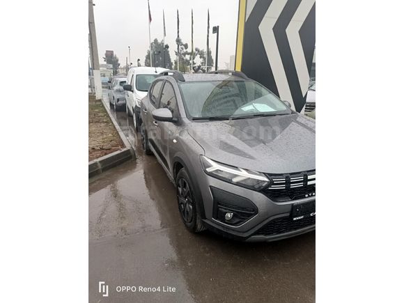 Sahibinden Dacia Sandero Stepway 1.0 Tce Essential 2024 Model  2.000 km Füme