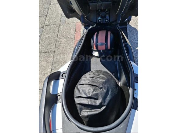 Yamaha X-Max 400 ABS, 250 cc fiyatına