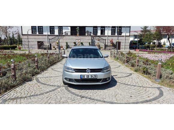 Sahibinden Volkswagen Jetta 1.6 TDi Highline 2012 Model  195.000 km Gri (Gümüş)