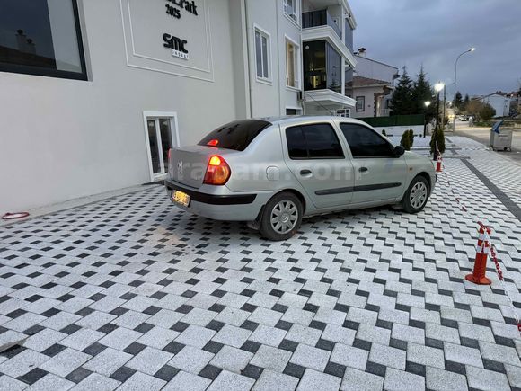 Galeriden Renault Clio 1.4 Expression 2004 Model Afyonkarahisar