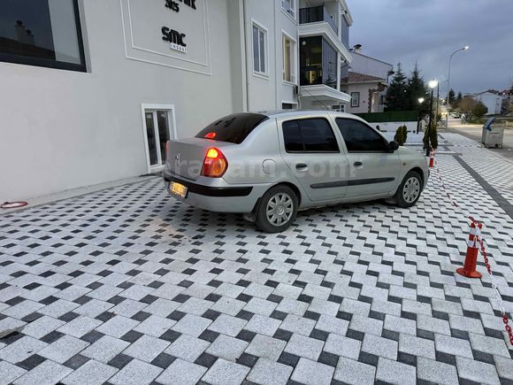 Galeriden Renault Clio 1.4 Expression 2004 Model Afyonkarahisar