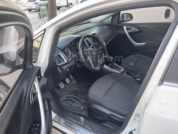 Galeriden Opel Astra 1.6 Edition 2012 Model İstanbul