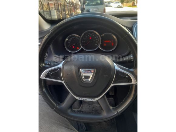 Sahibinden Dacia Sandero 1.5 dCi Stepway 2017 Model  142.000 km Kırmızı