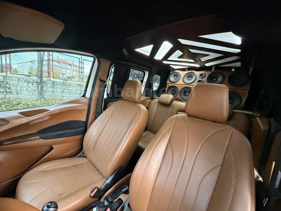 Galeriden Ford Tourneo Courier 1.5 TDCi Titanium 2022 Model Afyonkarahisar