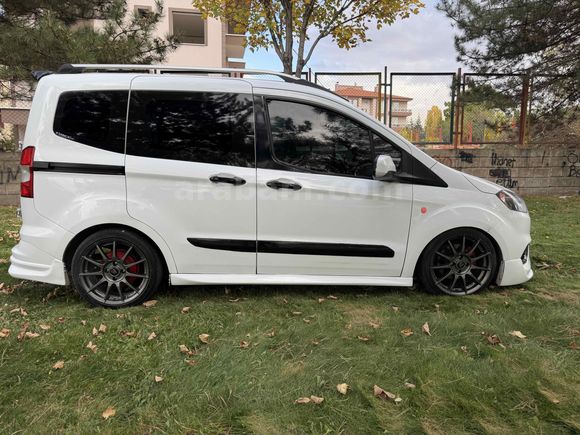 Galeriden Ford Tourneo Courier 1.5 TDCi Titanium 2022 Model Afyonkarahisar