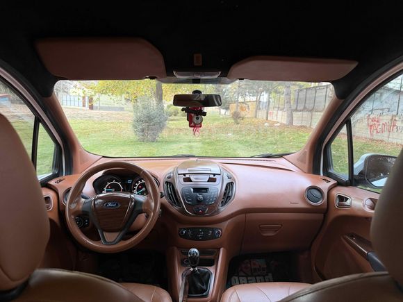 Galeriden Ford Tourneo Courier 1.5 TDCi Titanium 2022 Model Afyonkarahisar