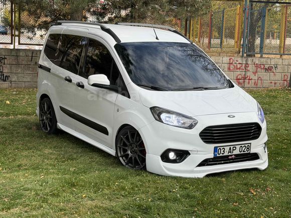 Galeriden Ford Tourneo Courier 1.5 TDCi Titanium 2022 Model Afyonkarahisar
