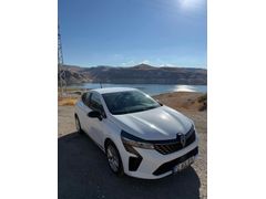 Sahibinden Renault Clio 1.0 TCe Evolution 2024 Model  15.000 km Beyaz