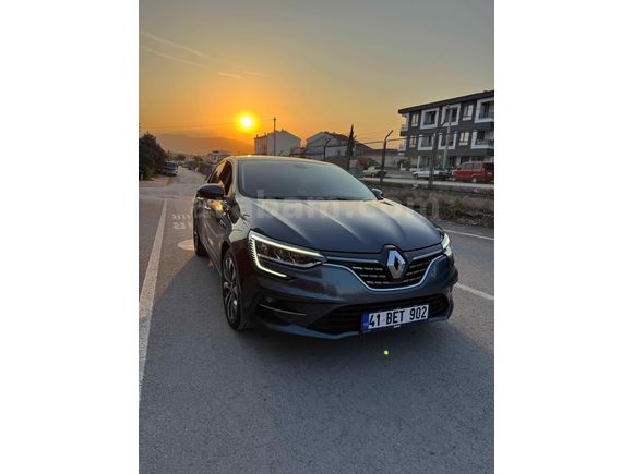 Sahibinden Renault Megane 1.3 TCe Icon 2023 Model  45.500 km Gri (titanyum)