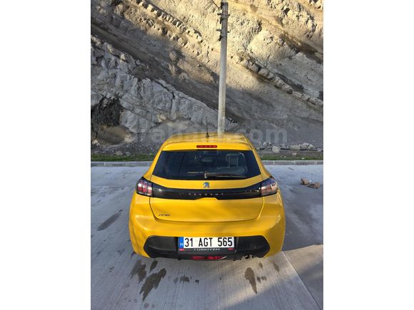 Sahibinden Peugeot 208 1.2 PureTech Active 2021 Model  105.000 km