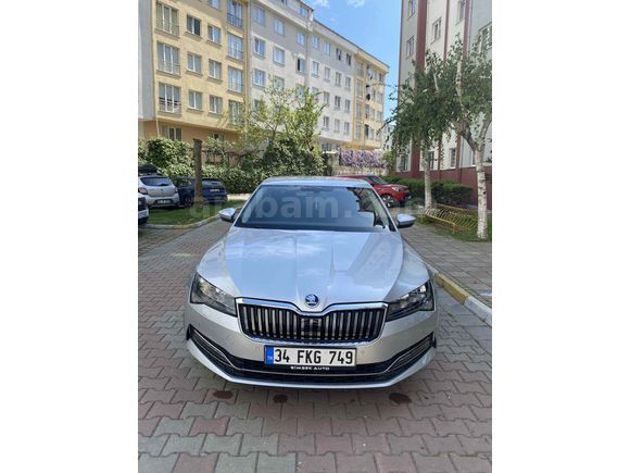 Sahibinden Skoda SuperB 1.5 TSI Premium 2022 Model İstanbul 127.000 km Gri (Gümüş)