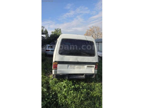 96 model Motor arızalı şanzıman sağlam Mazda E2200