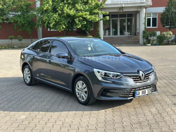 Sahibinden Renault Megane 1.3 TCe Touch 2025 Model  6.001 km Gri (titanyum)