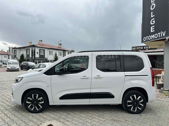 CAM TAVAN HATASIZ FUL+FUL  Opel Combo 1.5 CDTI Ultimate 2024 Model Van