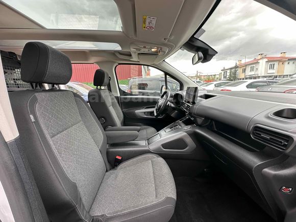 CAM TAVAN HATASIZ FUL+FUL  Opel Combo 1.5 CDTI Ultimate 2024 Model Van