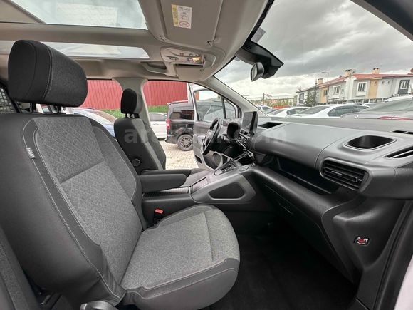 CAM TAVAN HATASIZ FUL+FUL  Opel Combo 1.5 CDTI Ultimate 2024 Model Van