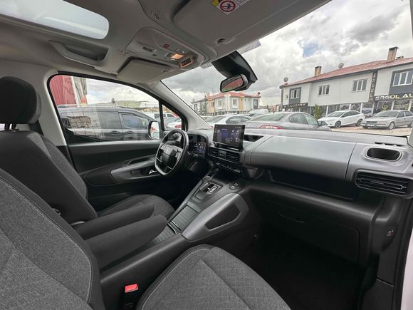 CAM TAVAN HATASIZ FUL+FUL  Opel Combo 1.5 CDTI Ultimate 2024 Model Van