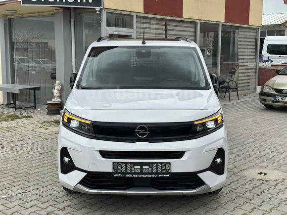 CAM TAVAN HATASIZ FUL+FUL  Opel Combo 1.5 CDTI Ultimate 2024 Model Van