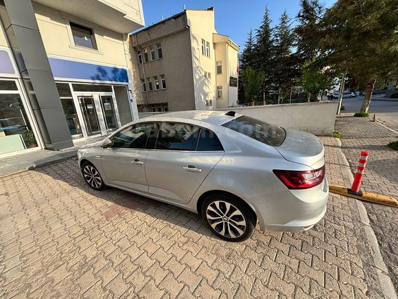 Sahibinden Renault Megane 1.3 TCe Icon 2023 Model 