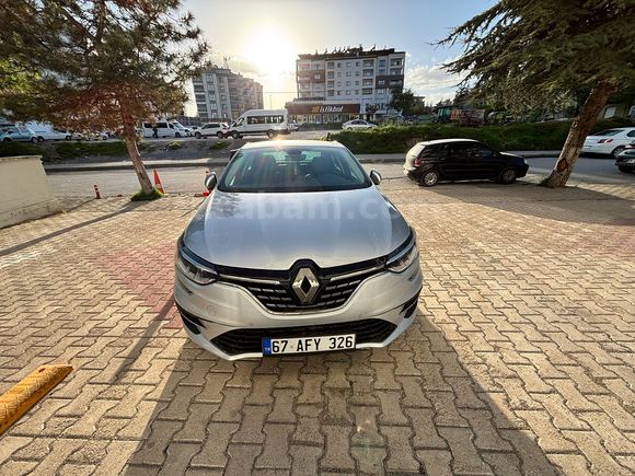 Sahibinden Renault Megane 1.3 TCe Icon 2023 Model 