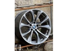 Bmw X5 x6 jantlar iki adet arka bir adet ön var